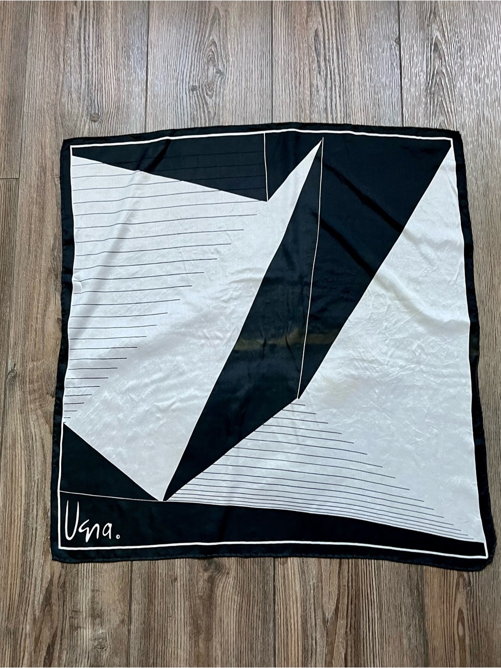Black & White Geometric Scarf 22/22 inches